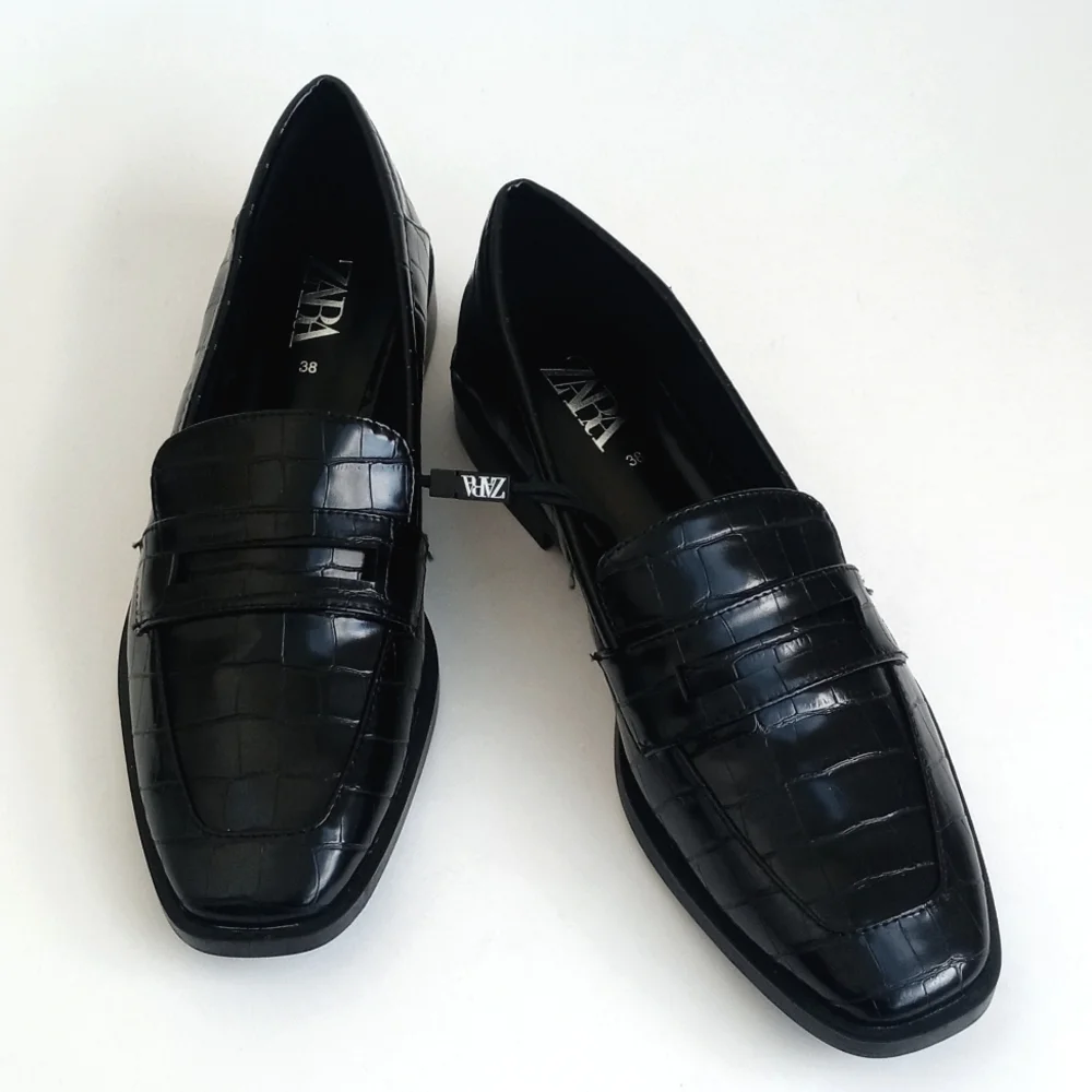 Zara | Shoes | Zara Womens Black Alligator Embossed Square  display picture 2